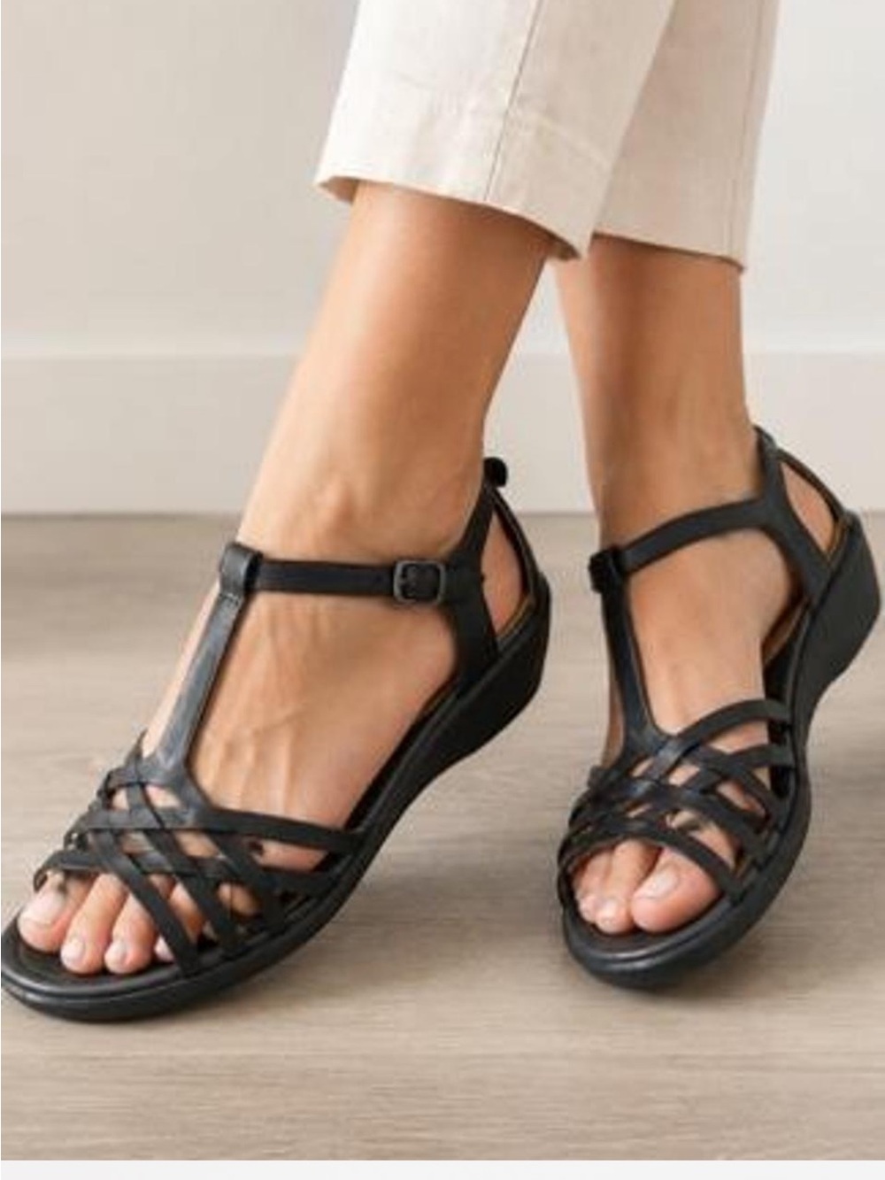 Ecco Black Strappy T‑Bar Comfort Sandals - Women